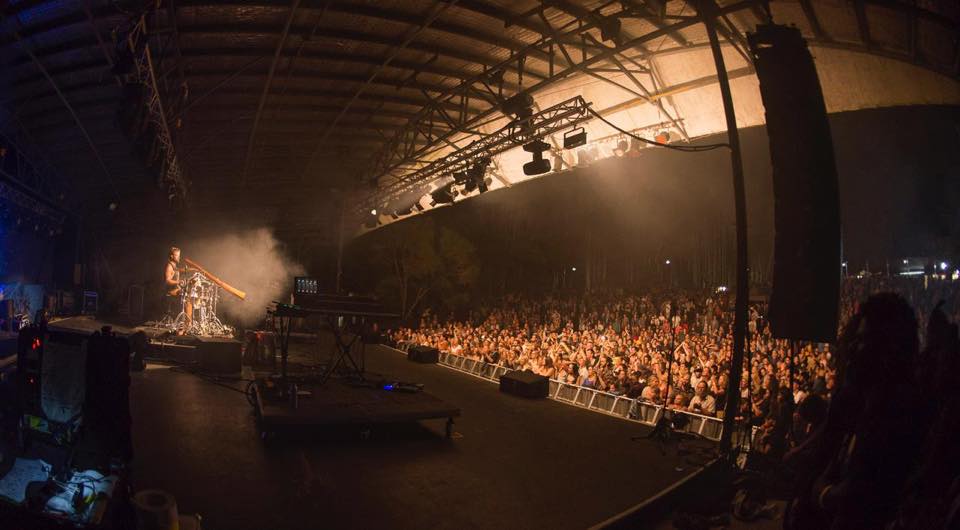 Xavier Rudd on stage